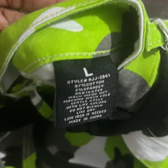 Lime green Army printed pants - Picture 4 of 4